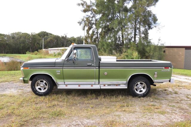 Ford F-250 1975 image number 1