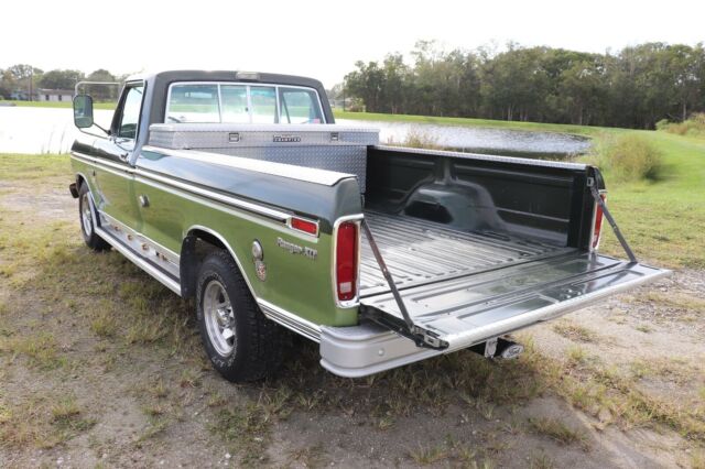 Ford F-250 1975 image number 10