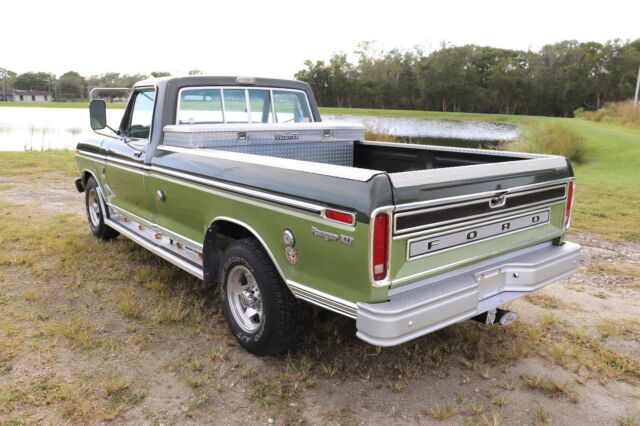 Ford F-250 1975 image number 2