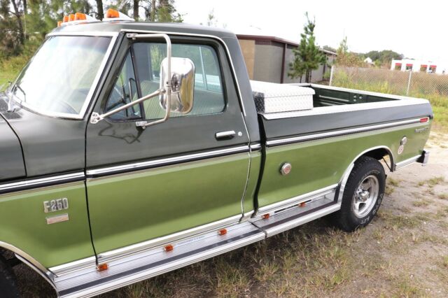 Ford F-250 1975 image number 33