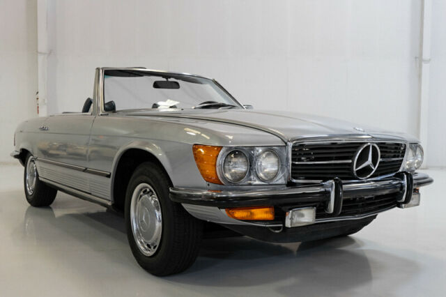 Mercedes-Benz 300-Series 1972 image number 26