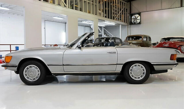 Mercedes-Benz 300-Series 1972 image number 6