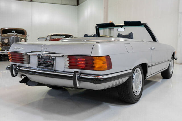 Mercedes-Benz 300-Series 1972 image number 8