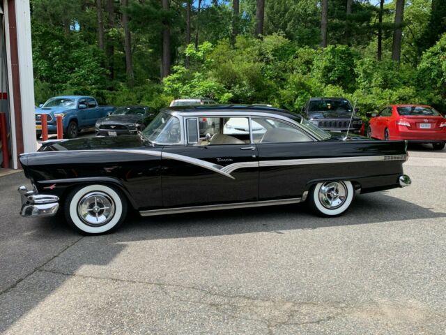 Ford Fairlane 1956 image number 0