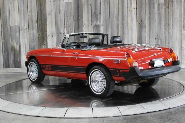 MG MGB 1977 image number 16