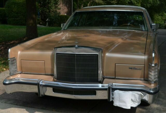 Lincoln Town Car 1979 image number 1