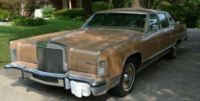 Lincoln Town Car 1979 image number 17