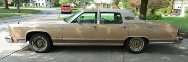 Lincoln Town Car 1979 image number 19