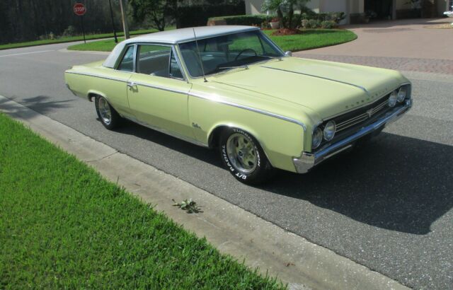 Oldsmobile Cutlass 1964 image number 2