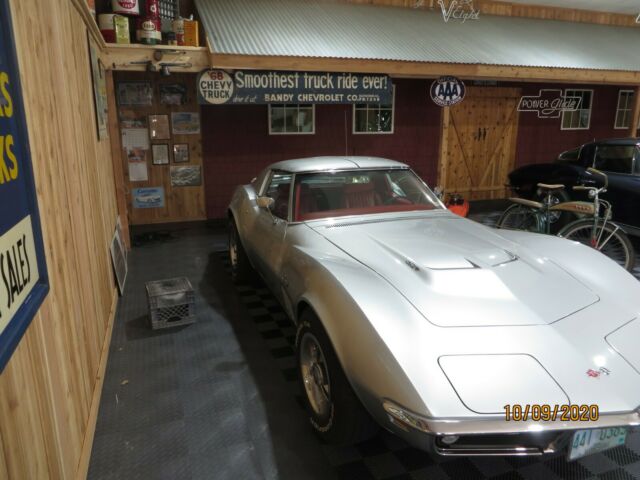 Chevrolet Corvette 1969 image number 12