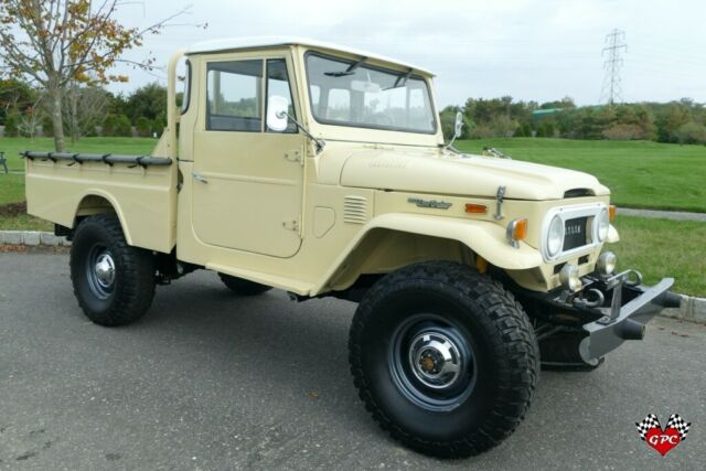 Toyota FJ Cruiser 1974 image number 2