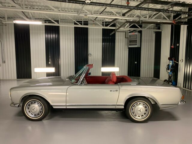 Mercedes-Benz SL-Class 1971 image number 1