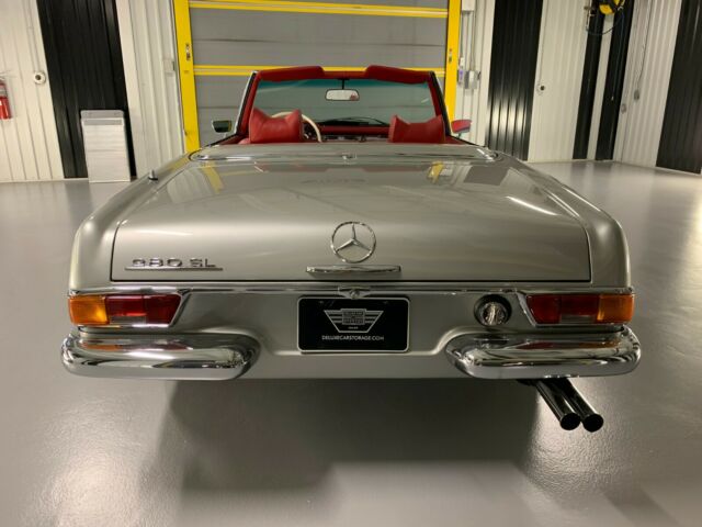 Mercedes-Benz SL-Class 1971 image number 26