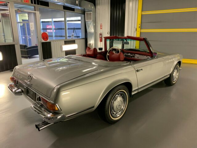 Mercedes-Benz SL-Class 1971 image number 27