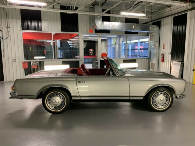 Mercedes-Benz SL-Class 1971 image number 28