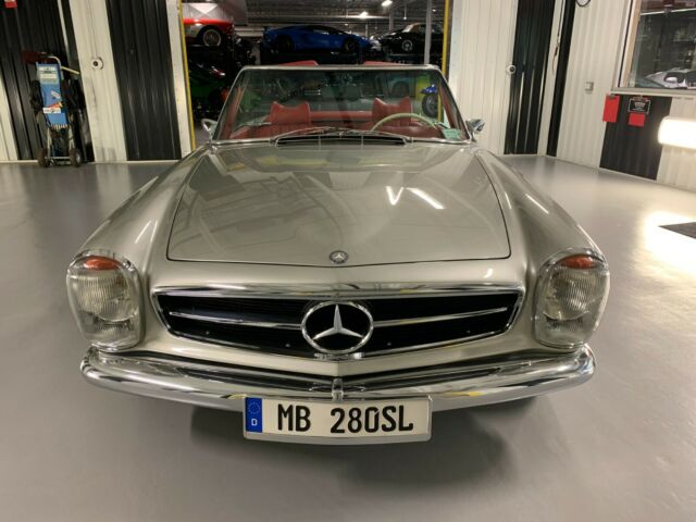 Mercedes-Benz SL-Class 1971 image number 30