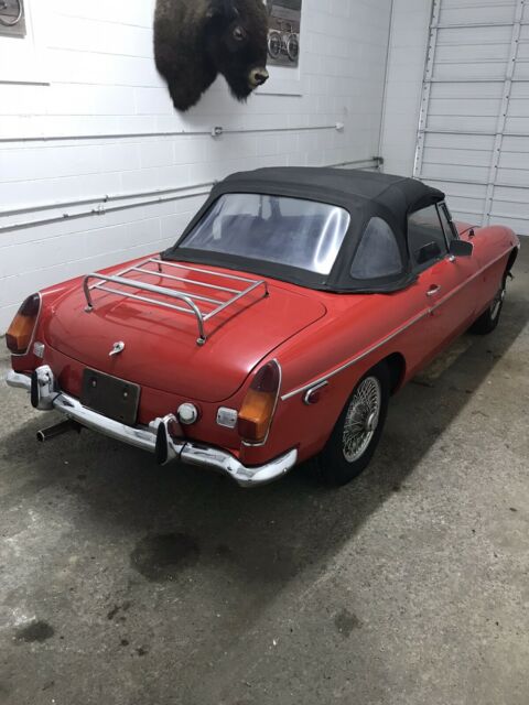 MG B 1974 image number 5