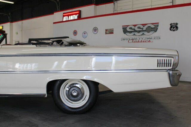 Ford Galaxie 1963 image number 20