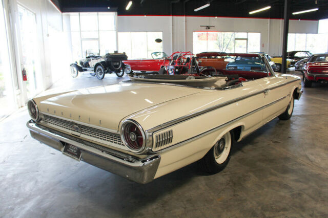 Ford Galaxie 1963 image number 31