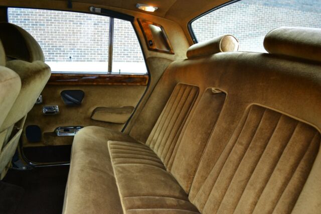 Rolls-Royce Silver Shadow 1974 image number 16