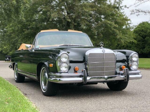 Mercedes-Benz 200-Series 1968 image number 24