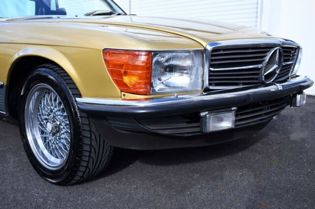 Mercedes-Benz SL-Class 1979 image number 34