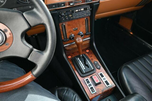 Mercedes-Benz SL-Class 1979 image number 42