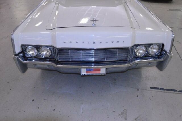 Lincoln Continental 1967 image number 21