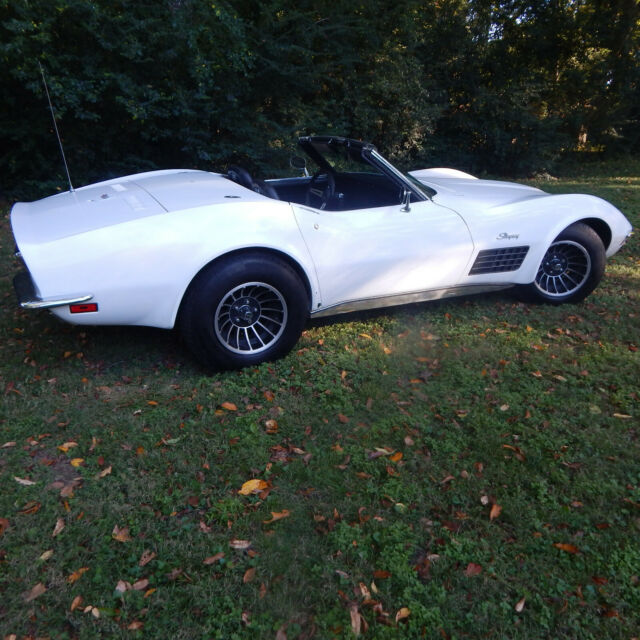 Chevrolet Corvette 1972 image number 23