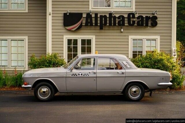 Volga GAZ M24 Moscow Taxi 1976 image number 3