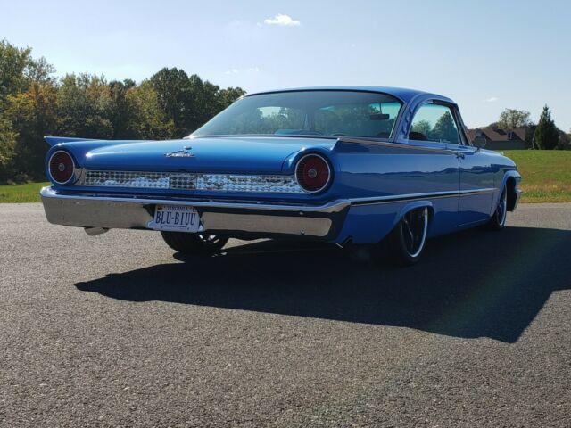 Ford Galaxie 1961 image number 21