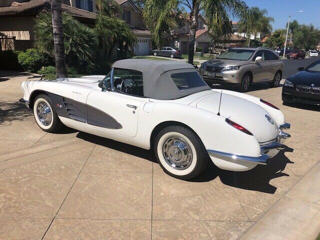 Chevrolet Corvette 1959 image number 18