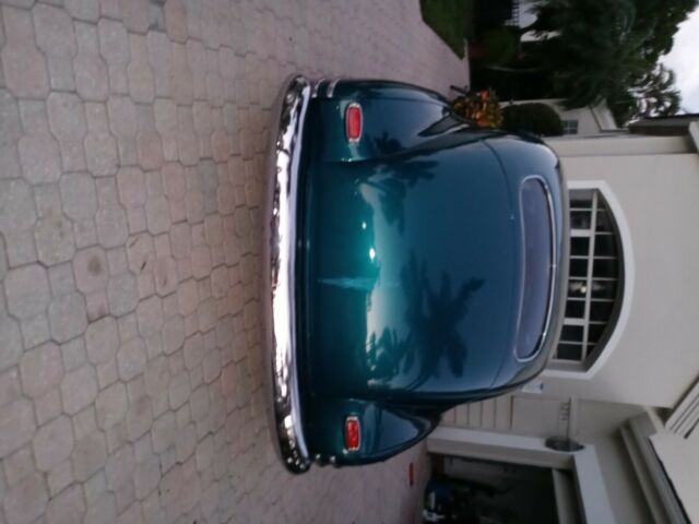 Chevrolet Fleetline Aero-Sedan 1947 image number 1