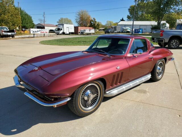 Chevrolet Corvette 1965 image number 0