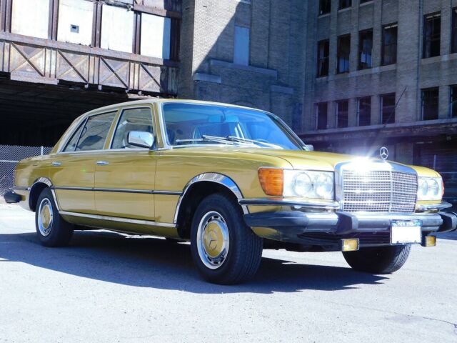 Mercedes-Benz 400-Series 1976 image number 1