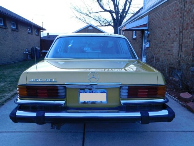 Mercedes-Benz 400-Series 1976 image number 19