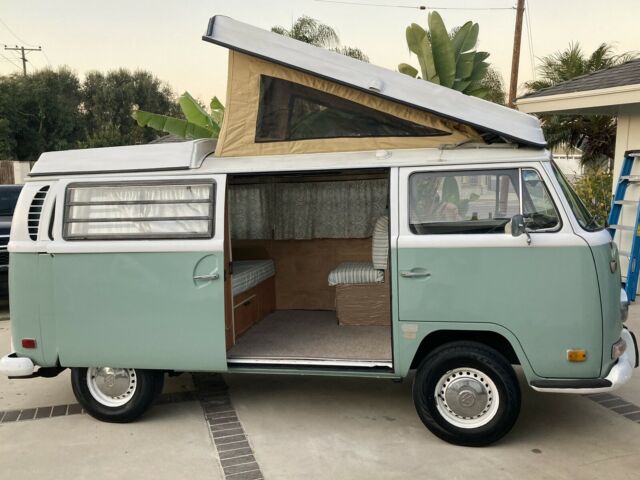 Volkswagen Westfalia Bus - Type 2 1971 image number 17