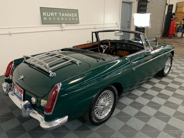 MG MGB 1968 image number 19