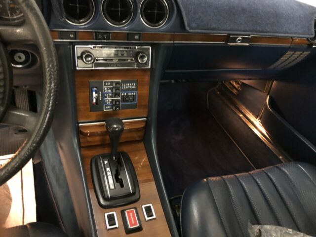 Mercedes-Benz SL-Class 1979 image number 35