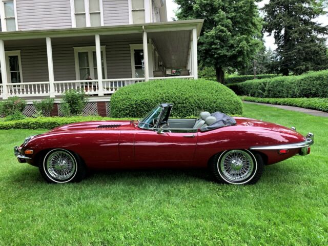 Jaguar E-Type 1970 image number 24