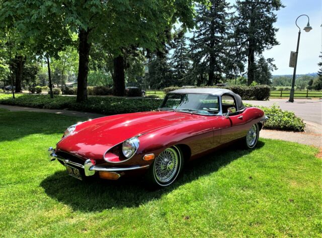 Jaguar E-Type 1970 image number 29