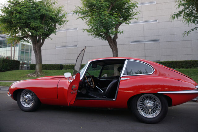 Jaguar E-Type 4.2L 6 cyl 2+2 5 spd manual Coupe 1968 image number 20