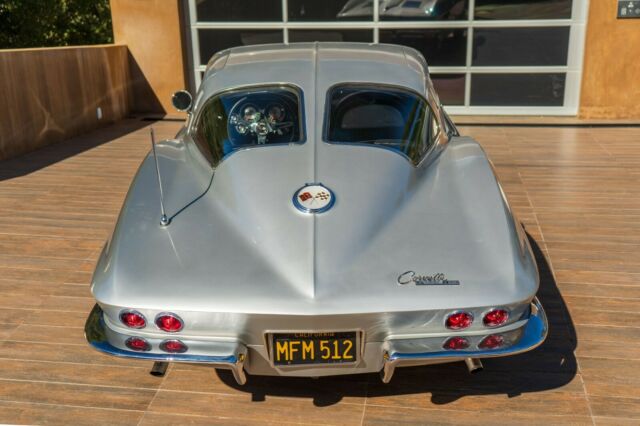 Chevrolet Corvette 1963 image number 31