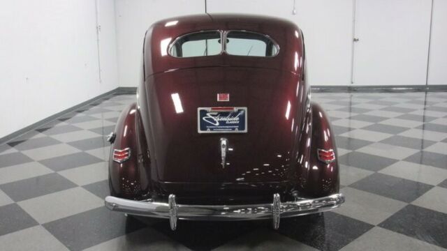 Ford Deluxe 1940 image number 35