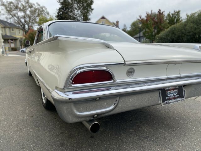 Ford Galaxie 1960 image number 30