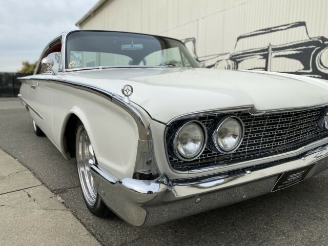 Ford Galaxie 1960 image number 40