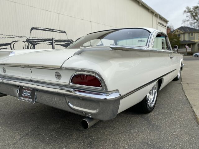 Ford Galaxie 1960 image number 9