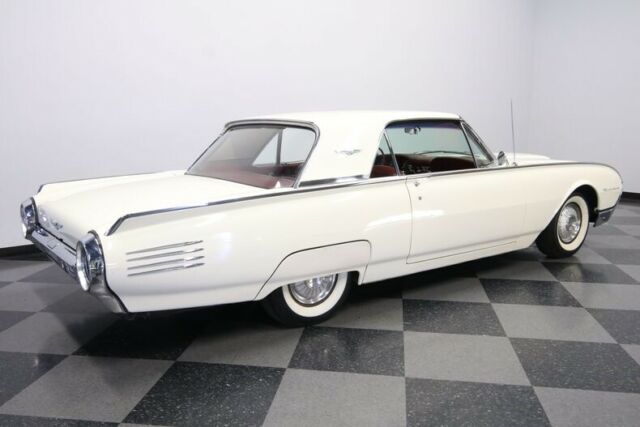 Ford Thunderbird 1961 image number 38