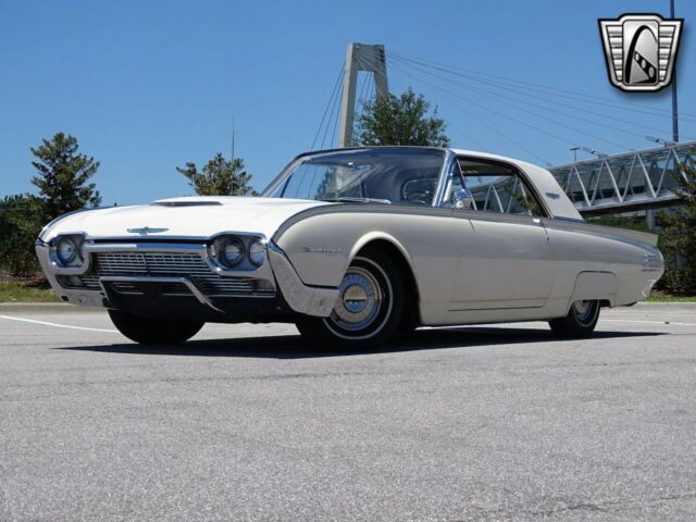 Ford Thunderbird 1961 image number 3