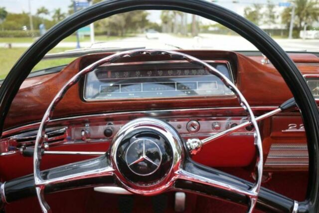 Mercedes-Benz 200-Series 1959 image number 18